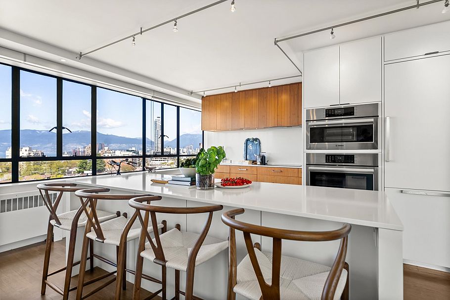 724 1445 Marpole Avenue Vancouver, BC - 2