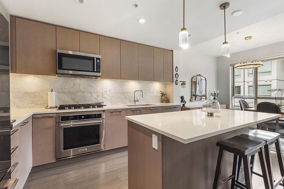 418 2651 Library Lane North Vancouver, BC - 10