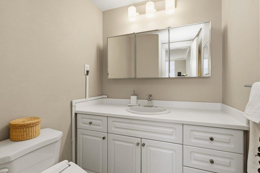 704 114 W Keith Road North Vancouver, BC - 17