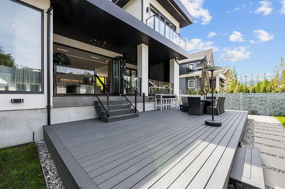 3823 W 51st Avenue Vancouver, BC - 32