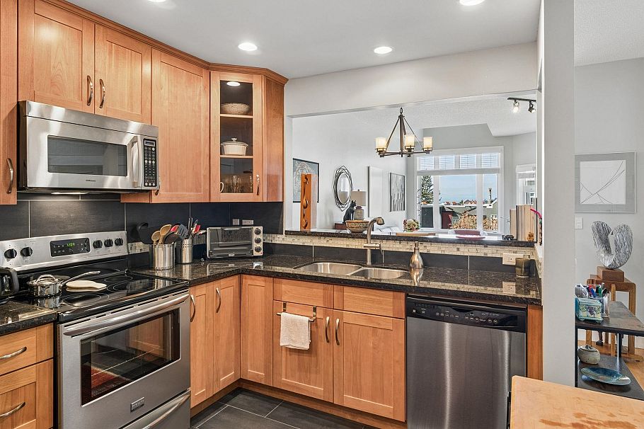 419 121 W 29th Street North Vancouver, BC - 15