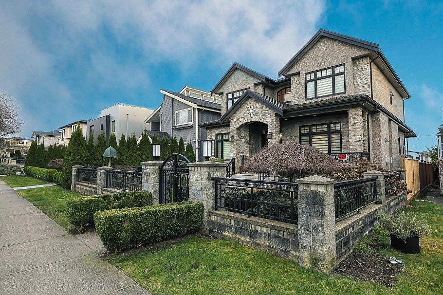 66 W 44th Avenue Vancouver, BC - 3