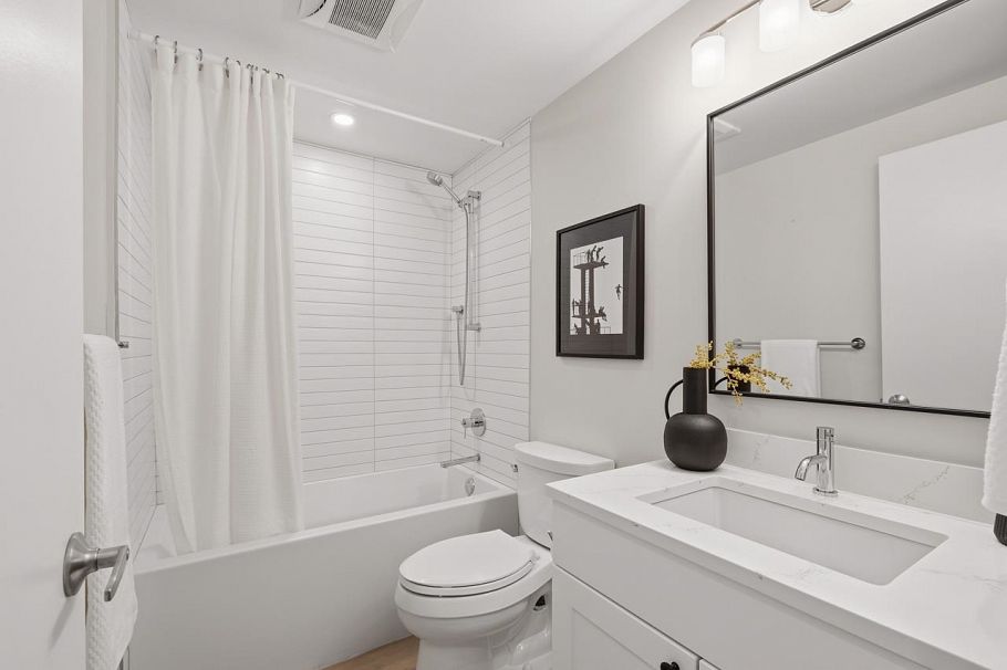 207 1535 Nelson Street Vancouver, BC - 20