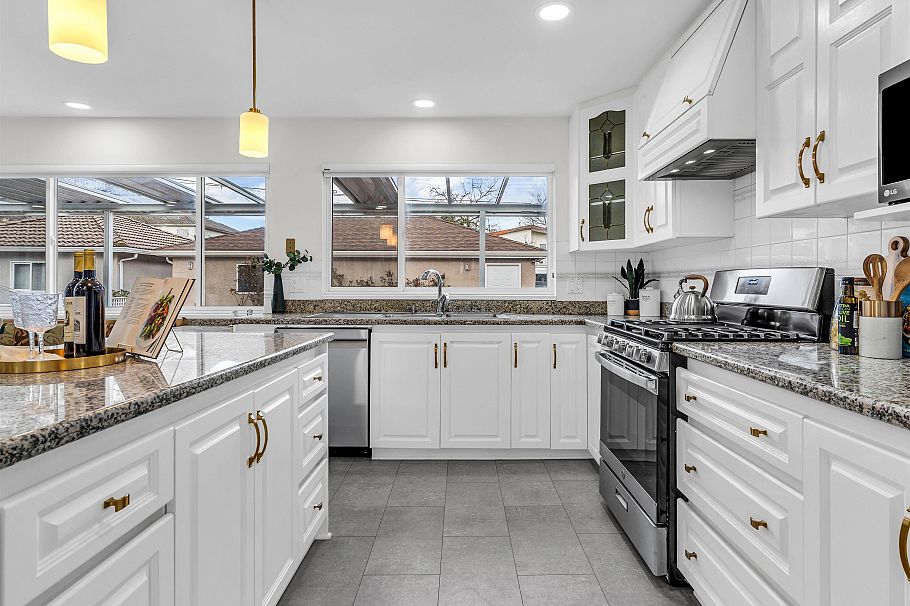 47 E 50th Avenue Vancouver, BC - 9