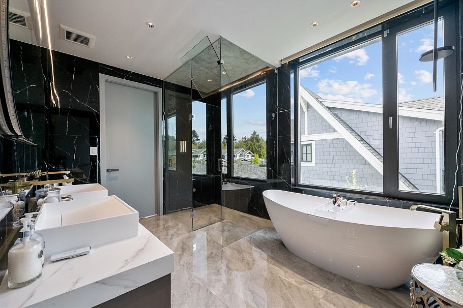 3823 W 51st Avenue Vancouver, BC - 22