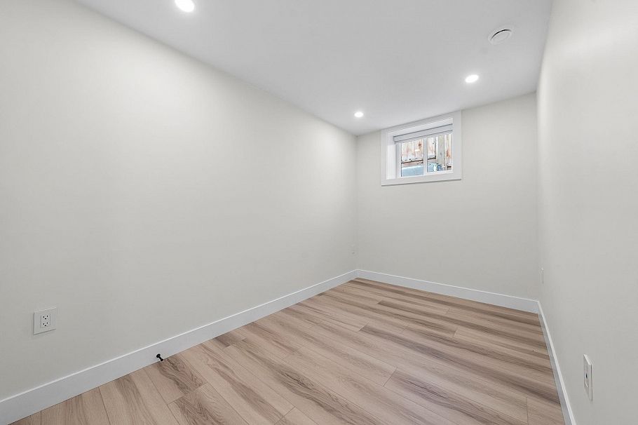4318 Nanaimo Street Vancouver, BC - 40