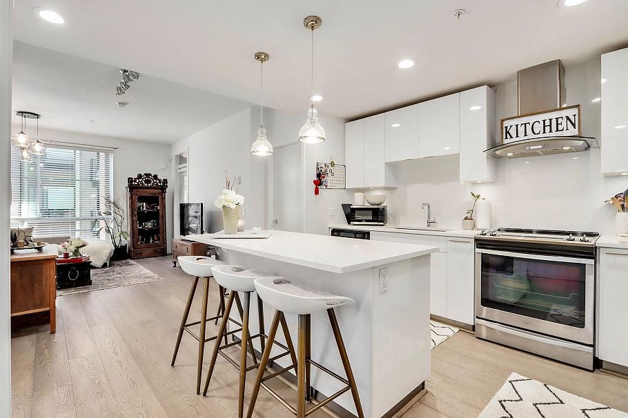 320 723 W 3rd Street North Vancouver, BC - 1