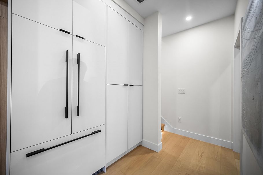 1 3576 E Pender Street Vancouver, BC - 8
