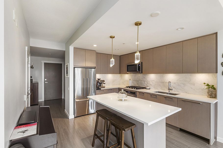 418 2651 Library Lane North Vancouver, BC - 9