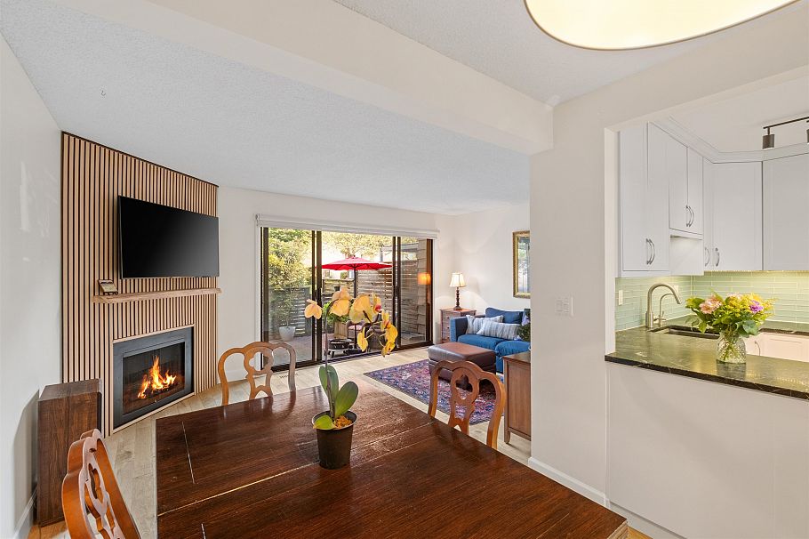 81 1930 Cedar Village Crescent North Vancouver, BC - 13