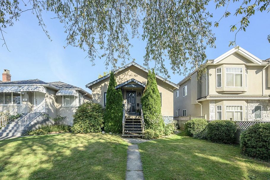 2633 Venables Street Vancouver, BC - 1