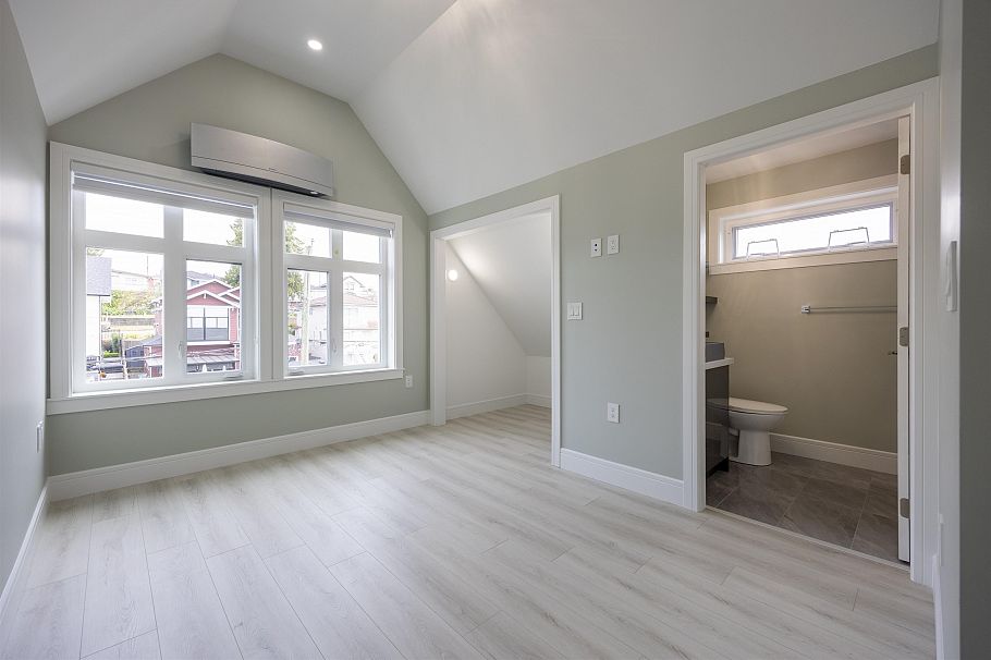 2 5808 Lanark Street Vancouver, BC - 19