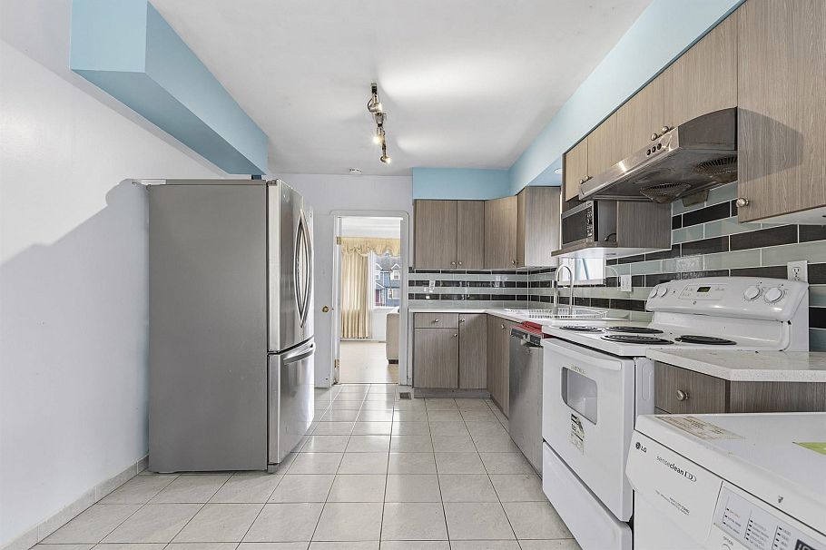 1479 W 57th Avenue Vancouver, BC - 9