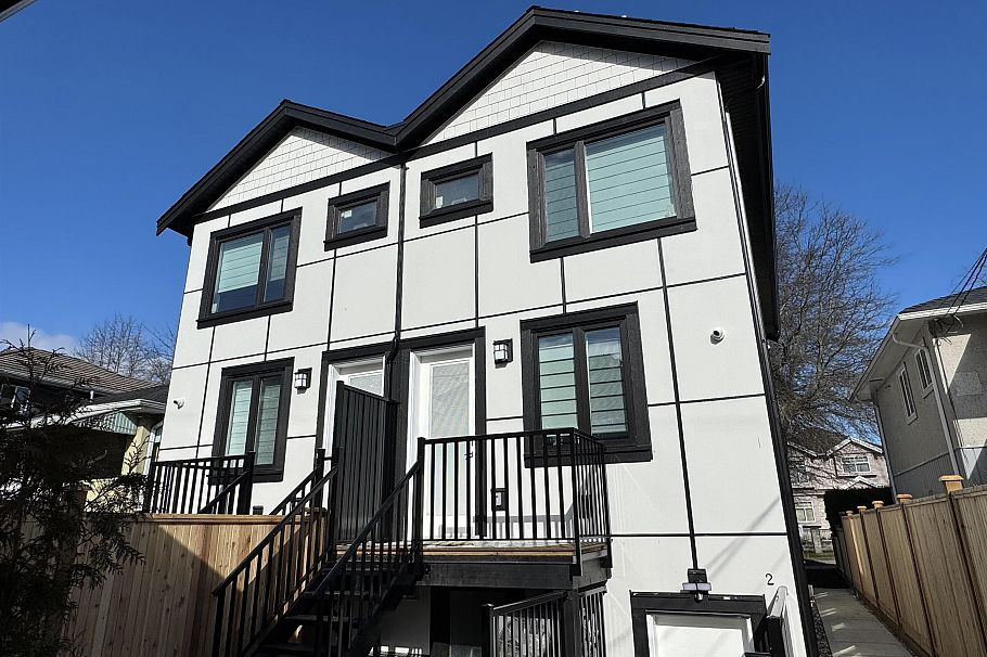 2828 Cheyenne Avenue Vancouver, BC - 3