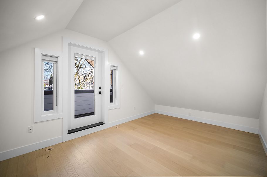 1 3576 E Pender Street Vancouver, BC - 19