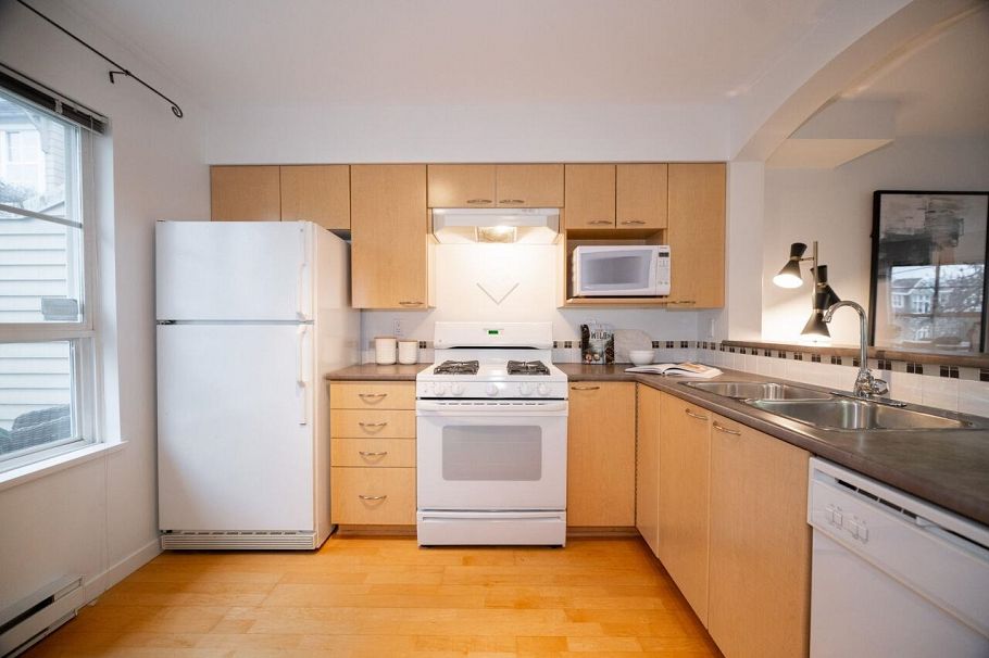 211 692 W 7th Avenue Vancouver, BC - 9