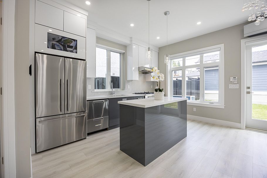 2 5808 Lanark Street Vancouver, BC - 9