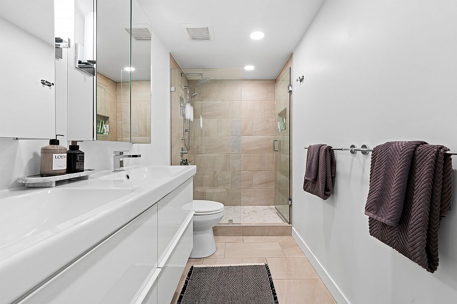 1314 W 7th Avenue Vancouver, BC - 18