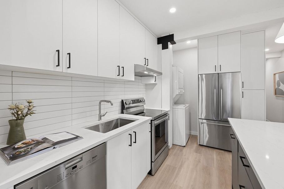 207 1535 Nelson Street Vancouver, BC - 9