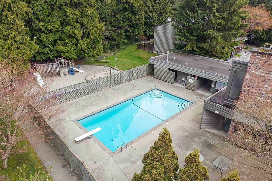 81 1930 Cedar Village Crescent North Vancouver, BC - 29
