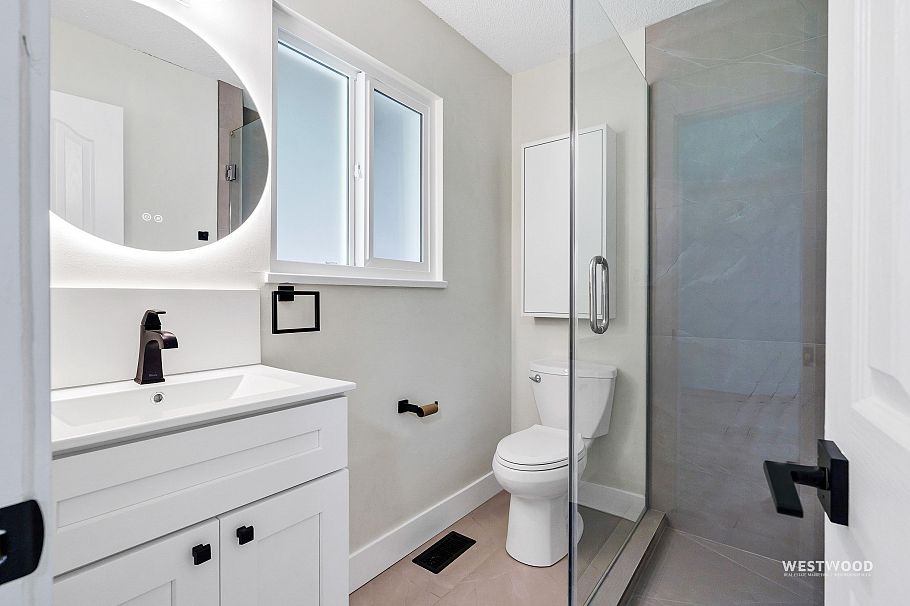 1422 Kilmer Road North Vancouver, BC - 23