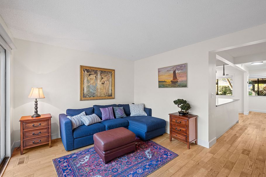 81 1930 Cedar Village Crescent North Vancouver, BC - 5