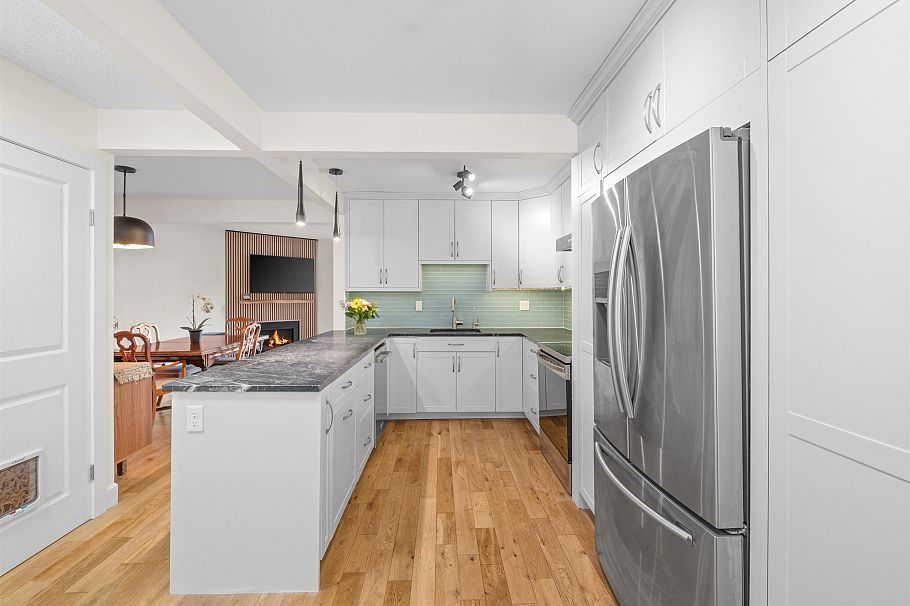 81 1930 Cedar Village Crescent North Vancouver, BC - 11