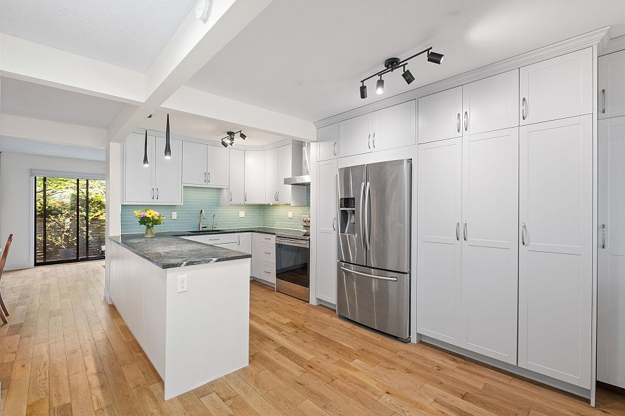 81 1930 Cedar Village Crescent North Vancouver, BC - 10