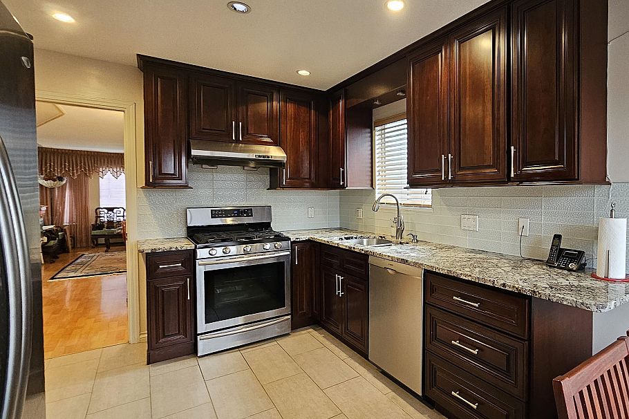 1308 E 62nd Avenue Vancouver, BC - 1