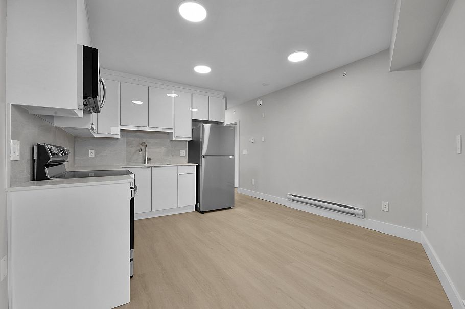 406 3050 KINGSWAY, Vancouver BC V5R 5J7 Vancouver, BC - 4