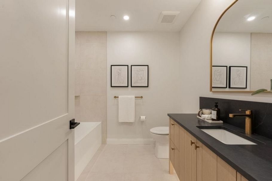 2540 Grant Street Vancouver, BC - 25