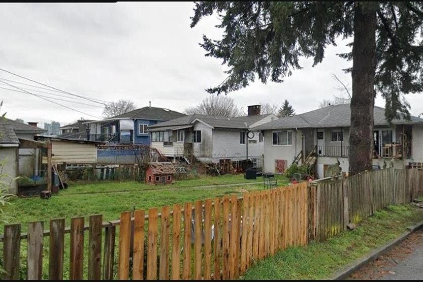 3507 Monmouth Avenue Vancouver, BC - 2