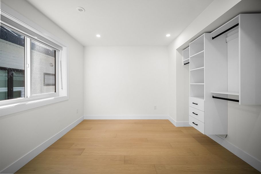 1 3576 E Pender Street Vancouver, BC - 9