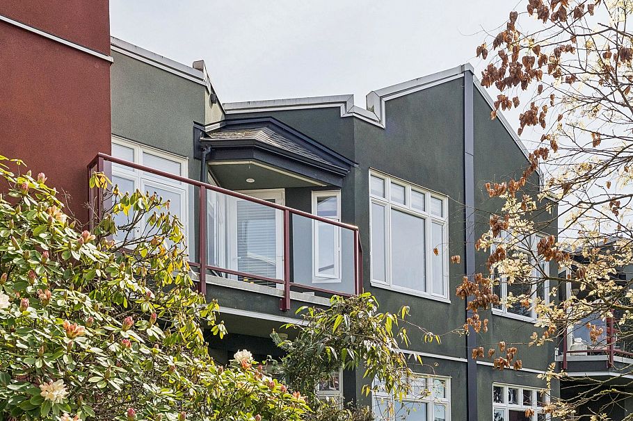 419 121 W 29th Street North Vancouver, BC - 2