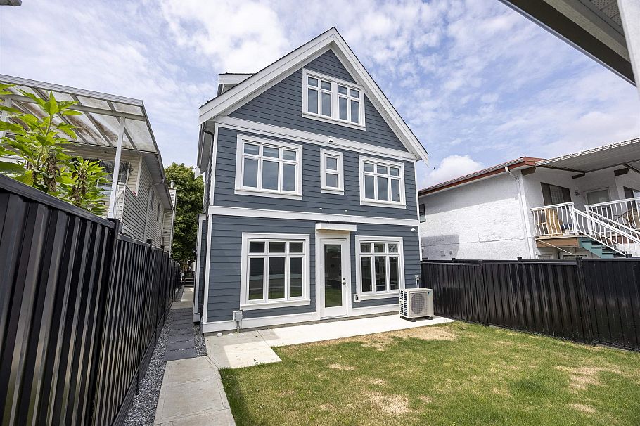 2 5808 Lanark Street Vancouver, BC - 1