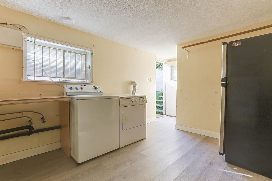 1479 W 57th Avenue Vancouver, BC - 23
