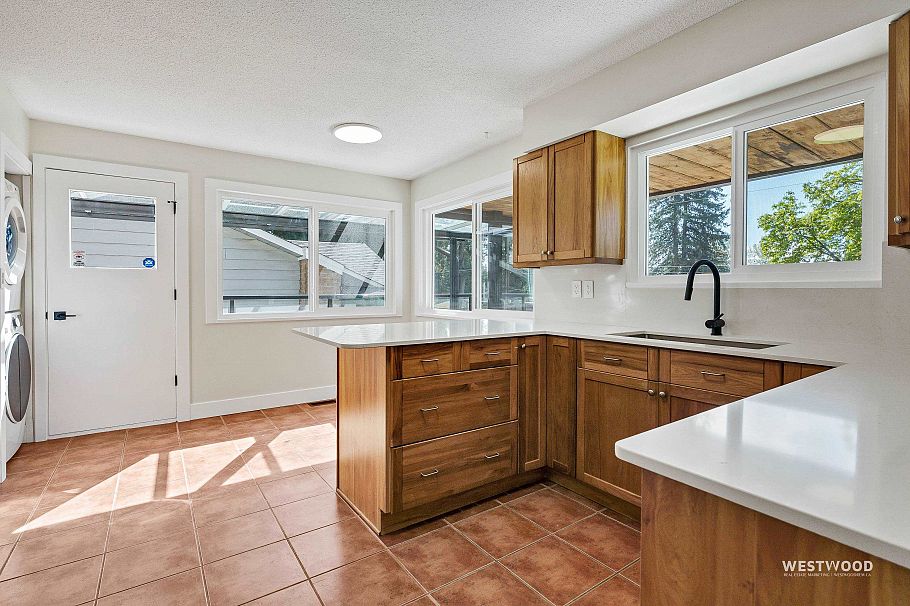 1422 Kilmer Road North Vancouver, BC - 13