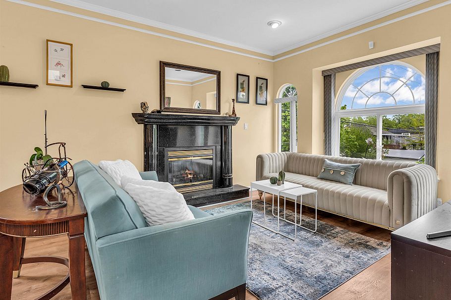 5323 Dumfries Street Vancouver, BC - 5