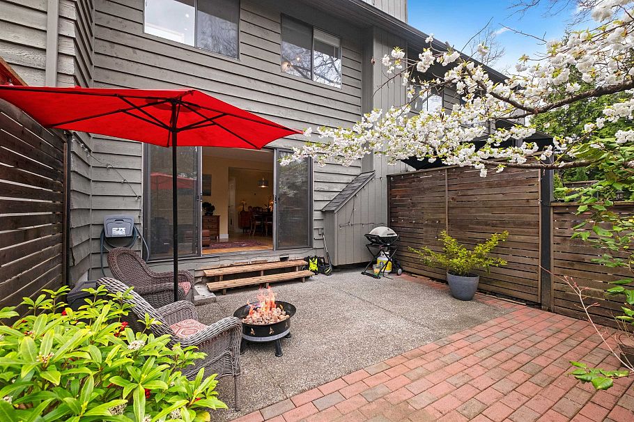 81 1930 Cedar Village Crescent North Vancouver, BC - 2