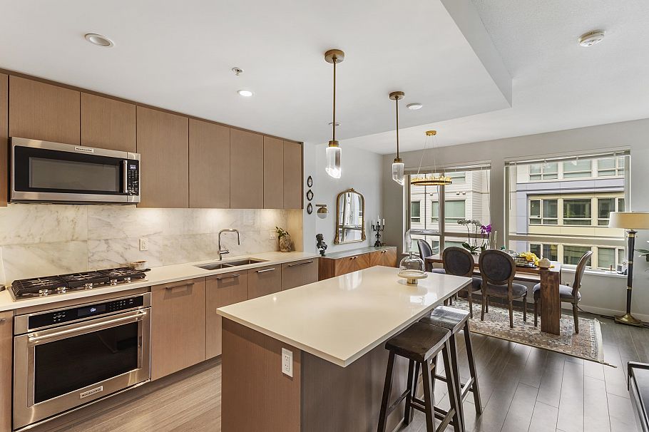 418 2651 Library Lane North Vancouver, BC - 11