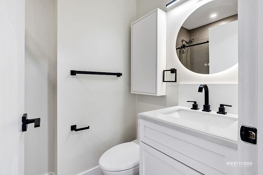 1422 Kilmer Road North Vancouver, BC - 28