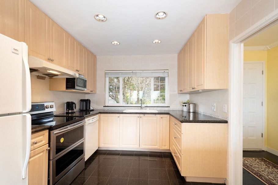 647 Blueridge Avenue North Vancouver, BC - 14