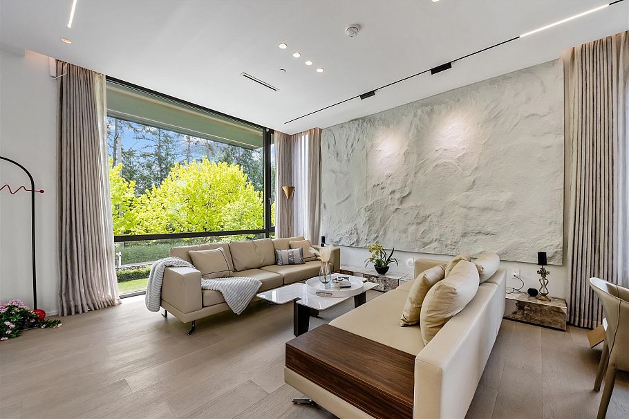 3823 W 51st Avenue Vancouver, BC - 4