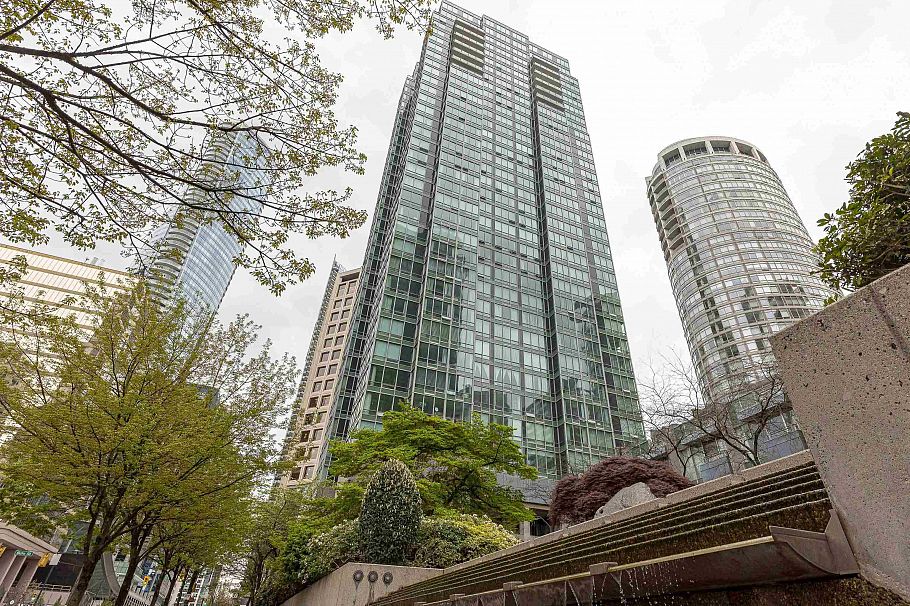 501 1200 W Georgia Street Vancouver, BC - 1