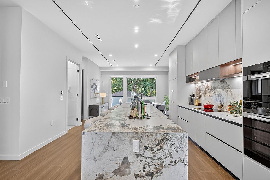 3546 W 35th Avenue Vancouver, BC - 4
