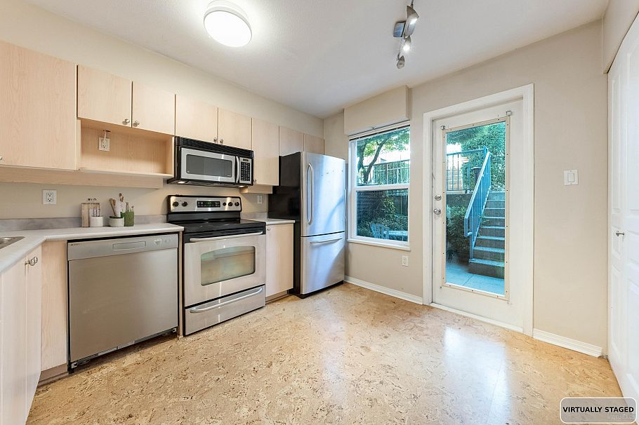 229 E 11th Avenue Vancouver, BC - 2