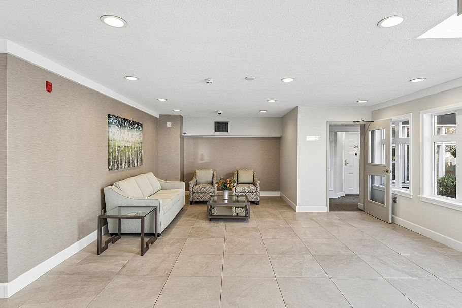 419 121 W 29th Street North Vancouver, BC - 26