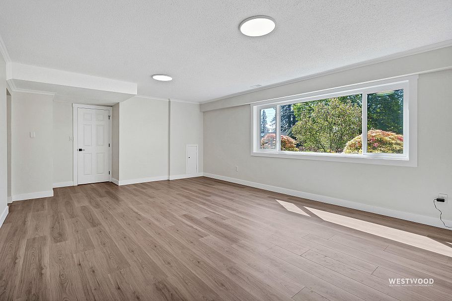 1422 Kilmer Road North Vancouver, BC - 30