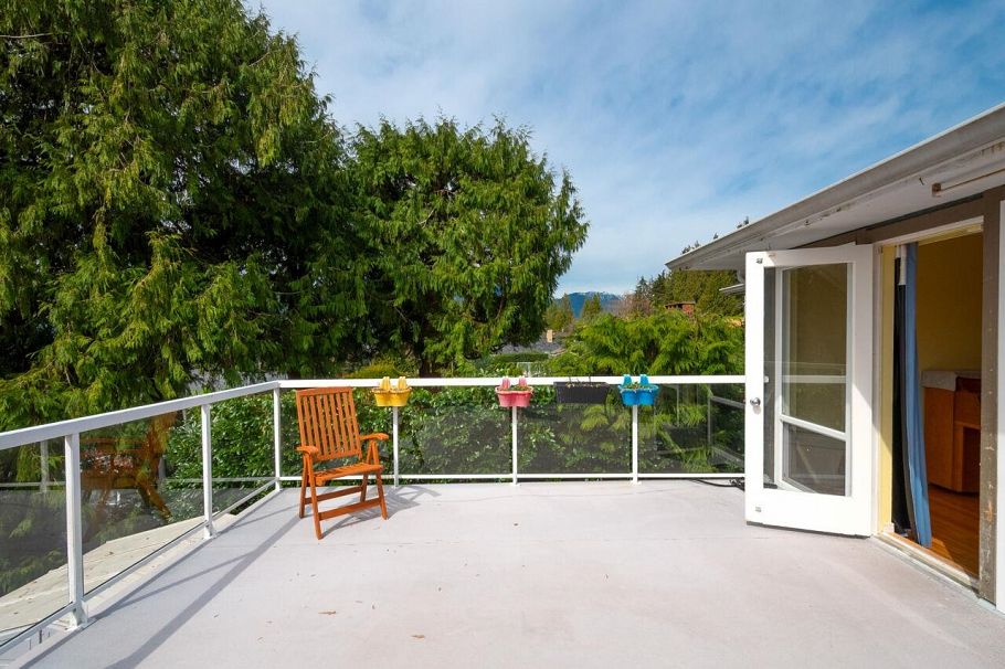 647 Blueridge Avenue North Vancouver, BC - 8
