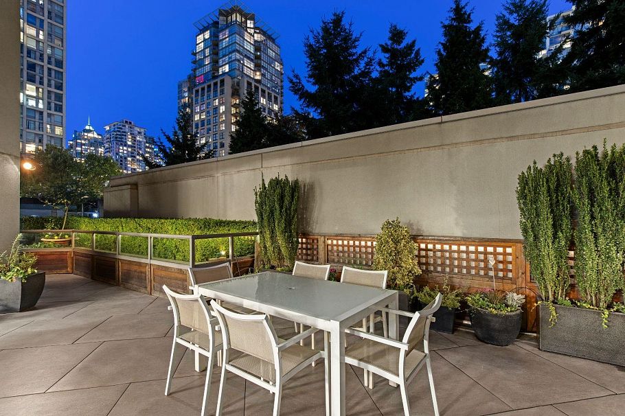 307 1009 Expo Boulevard Vancouver, BC - 2